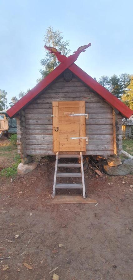 Vittfarnas Hird Vikingaby Bed and Breakfast Sosdala Eksteriør billede