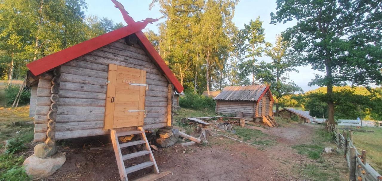 Vittfarnas Hird Vikingaby Bed and Breakfast Sosdala Eksteriør billede