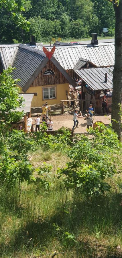 Vittfarnas Hird Vikingaby Bed and Breakfast Sosdala Eksteriør billede