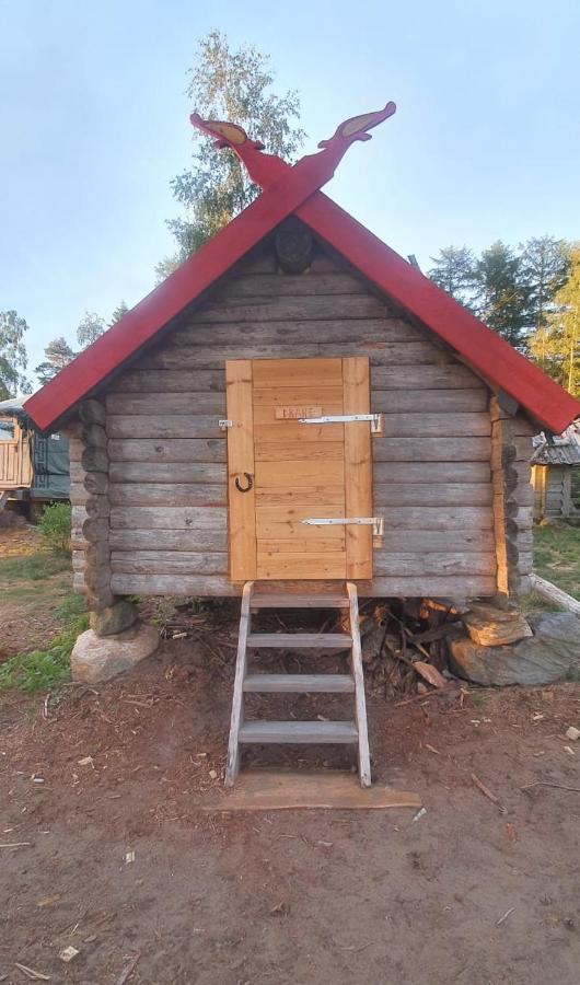 Vittfarnas Hird Vikingaby Bed and Breakfast Sosdala Eksteriør billede