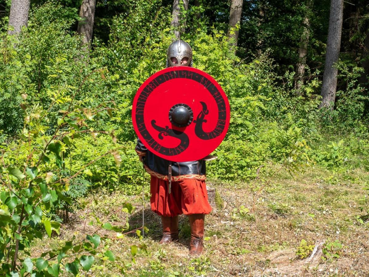 Vittfarnas Hird Vikingaby Bed and Breakfast Sosdala Eksteriør billede