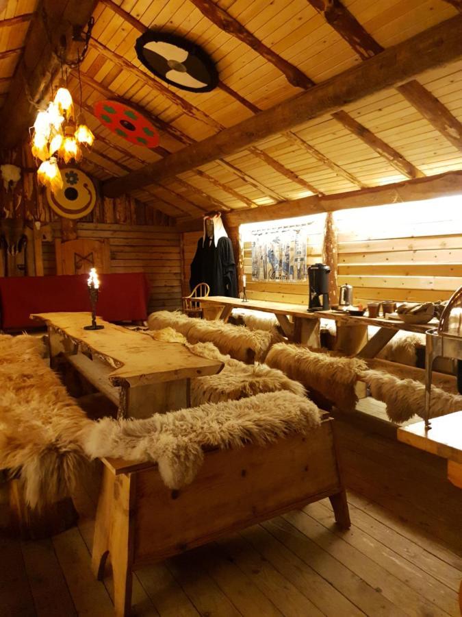 Vittfarnas Hird Vikingaby Bed and Breakfast Sosdala Eksteriør billede